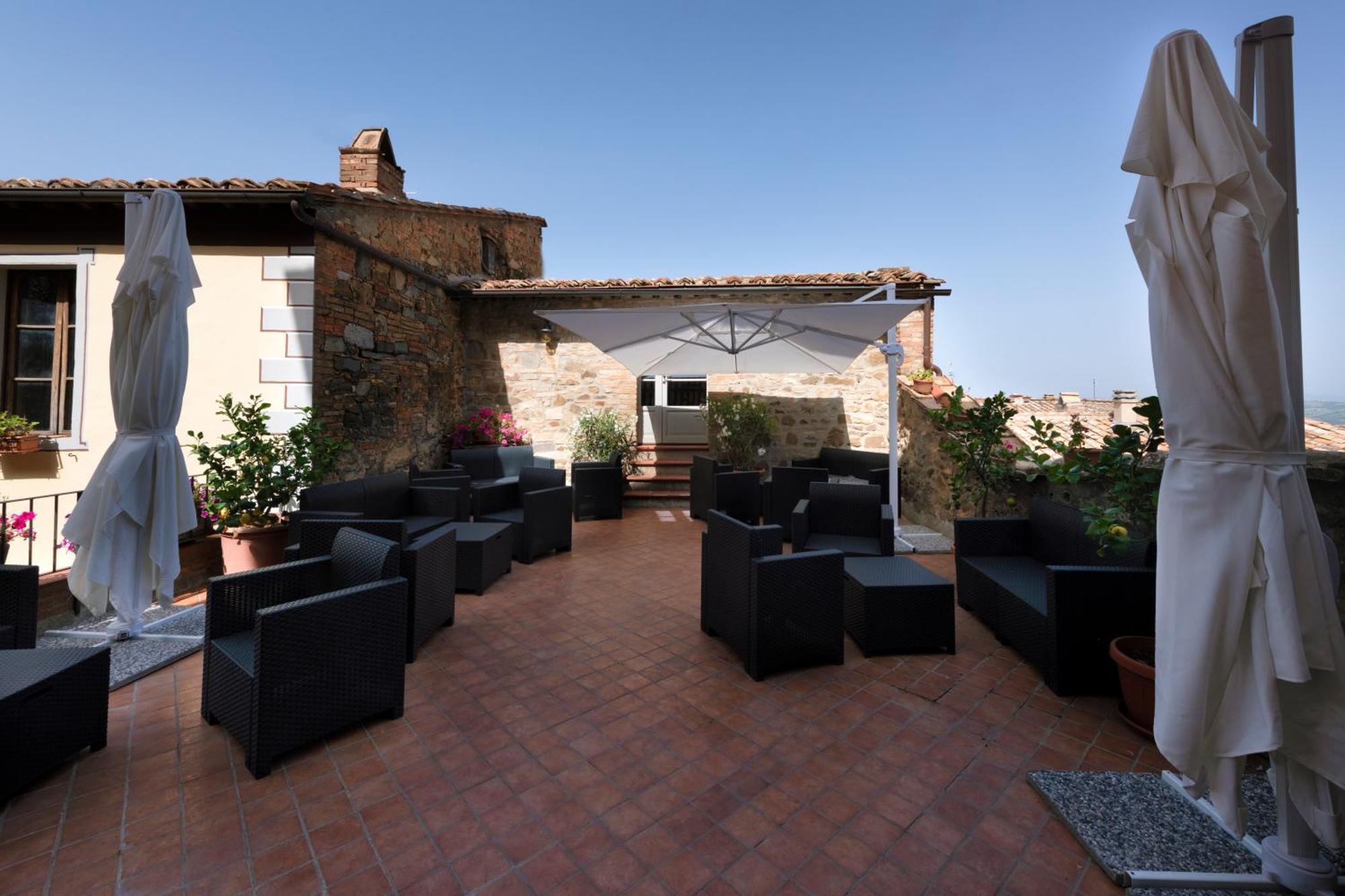 Bed and Breakfast Il Palazzo Del Cardinale Монтальчино Экстерьер фото