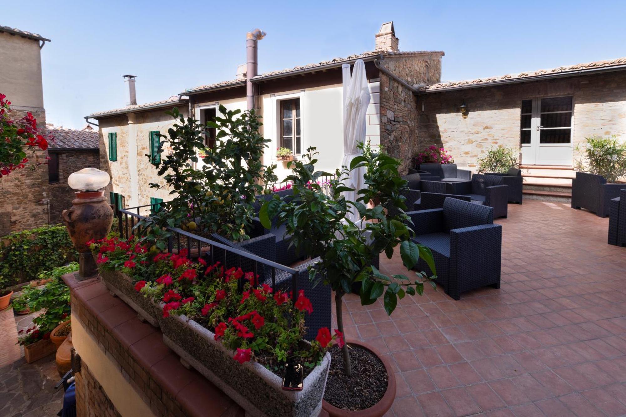Bed and Breakfast Il Palazzo Del Cardinale Монтальчино Экстерьер фото