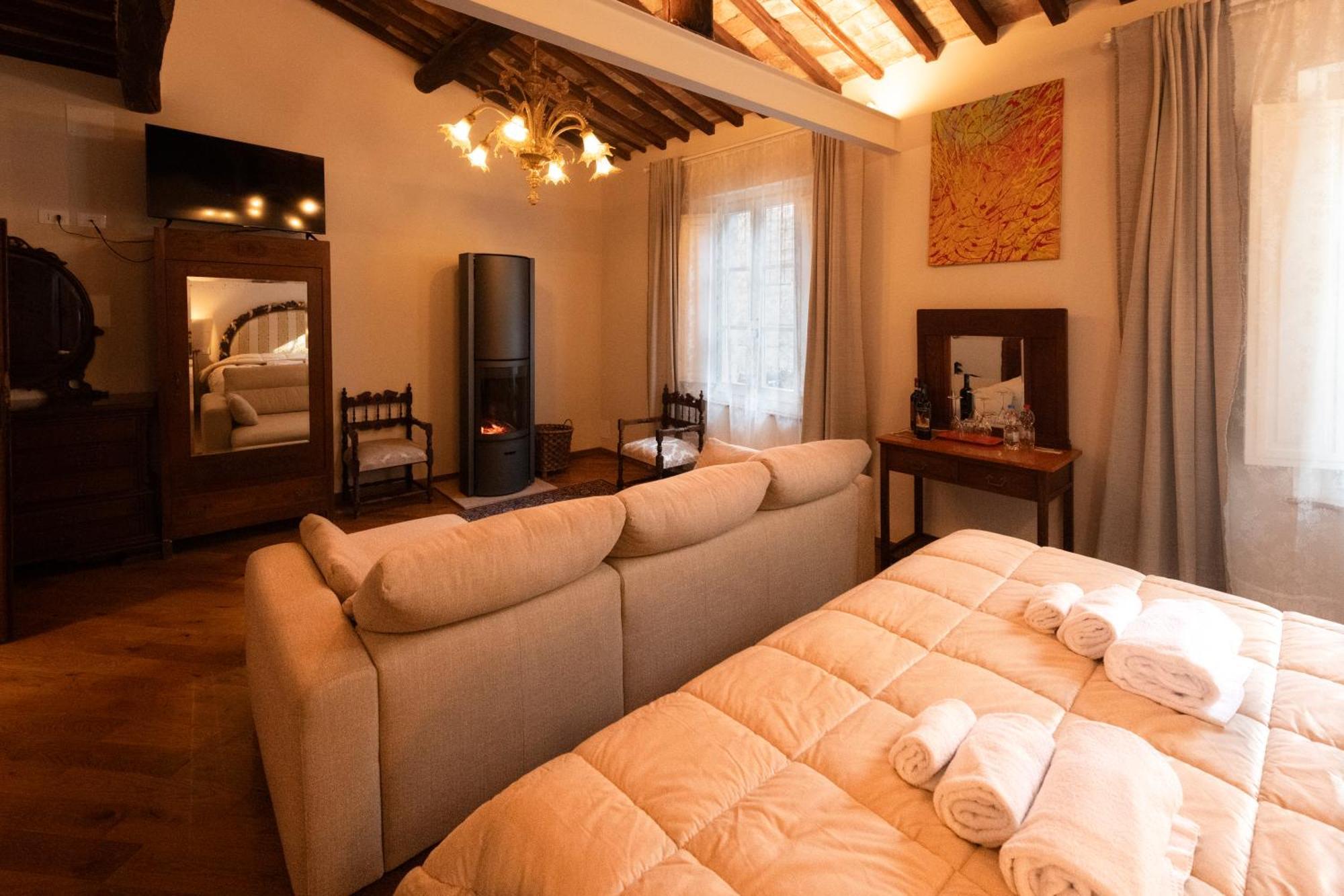 Bed and Breakfast Il Palazzo Del Cardinale Монтальчино Экстерьер фото