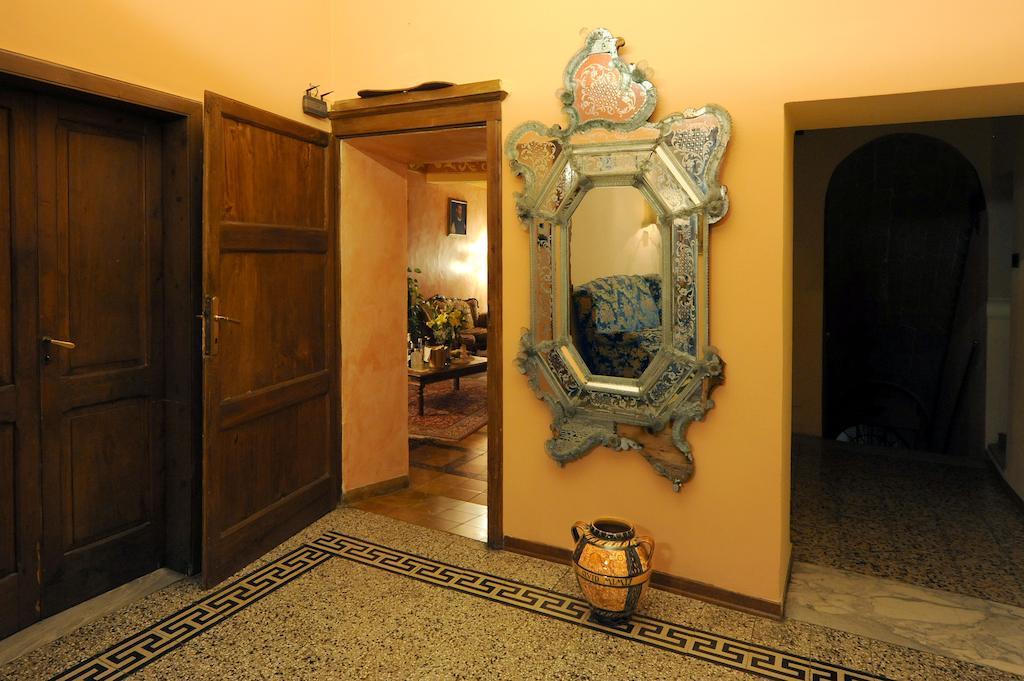 Bed and Breakfast Il Palazzo Del Cardinale Монтальчино Экстерьер фото