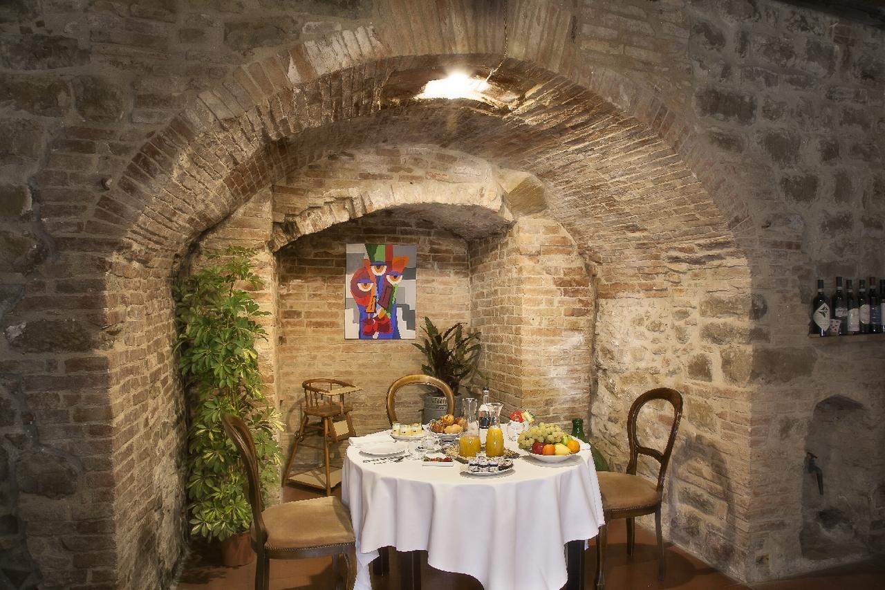Bed and Breakfast Il Palazzo Del Cardinale Монтальчино Экстерьер фото
